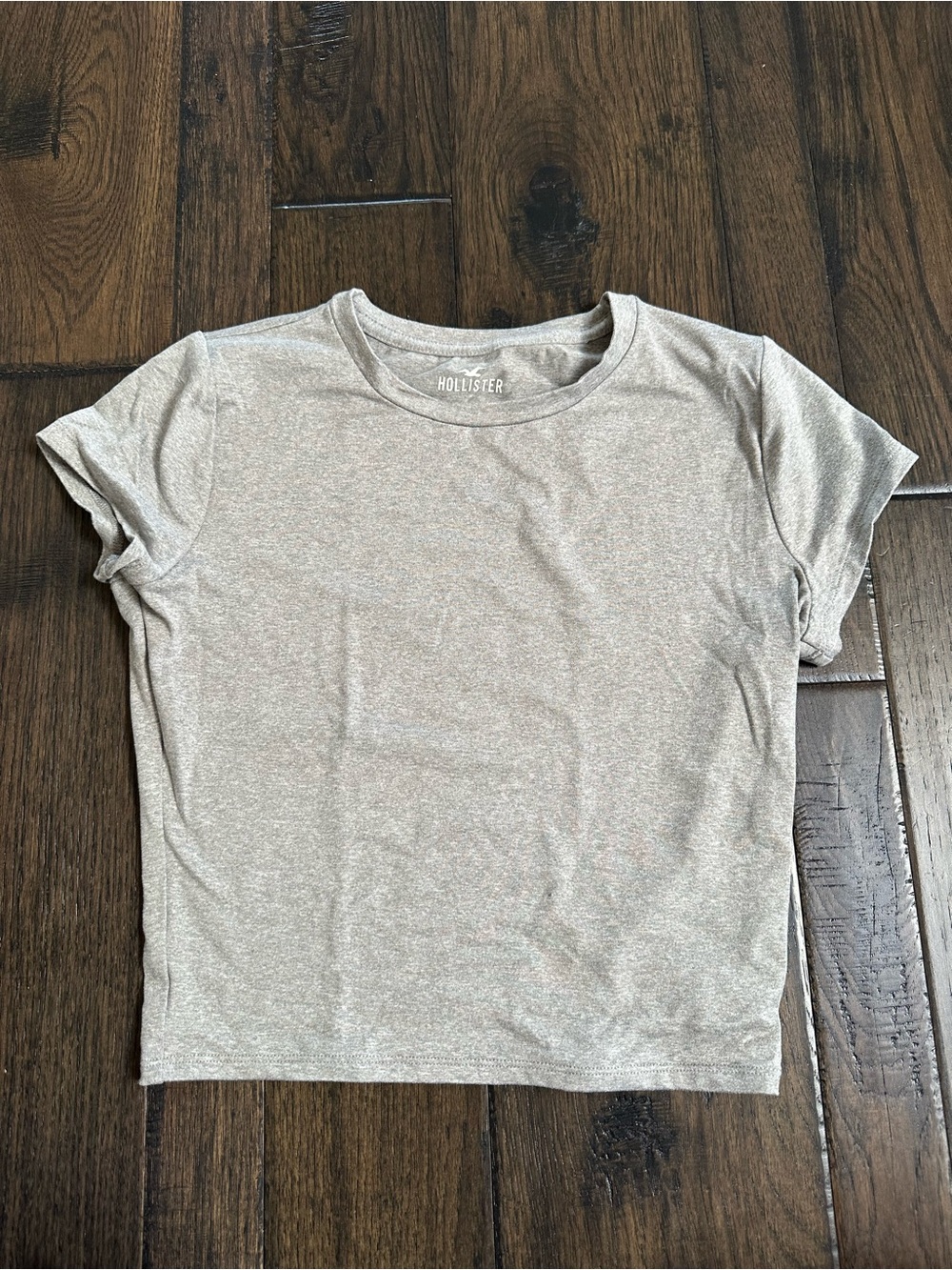Hollister Gray Fitted Baby Tee – Women’s Size Small
